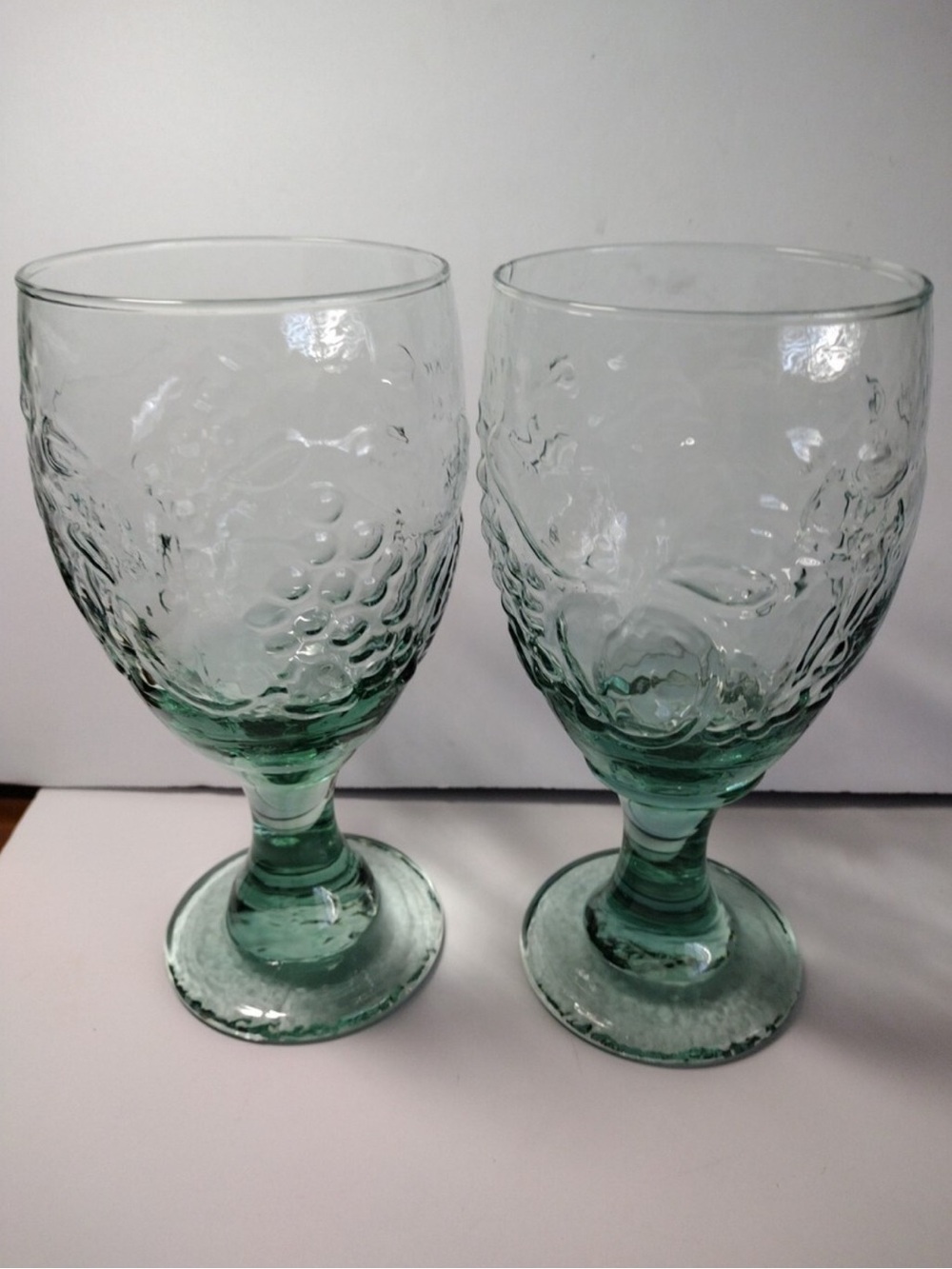 Libbey Light Spanish Green Orchard Goblet Pair